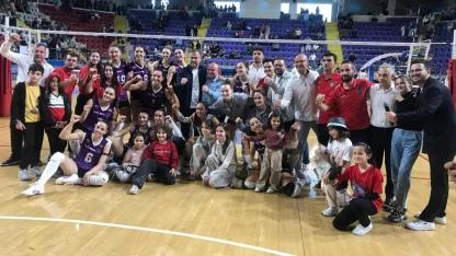 Afyon Belediye Yüntaş Kadın Voleybol Takımı, Lider PTT Spor’a Set Vermedi!