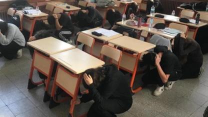 Afyon Lisesi’nde Deprem Ve Yangın Söndürme Tatbikatı Gerçeğini Aratmadı