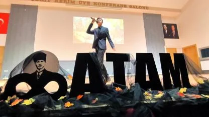 Afyon’da 10 Kasım Anlamlı Programla Kutlanıyor: Öğrenciler Atatürk’ü Şiirlerle Andı