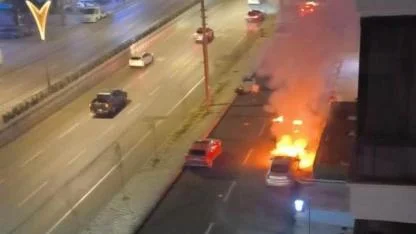 Afyon’da Dumlupınar Mahallesi’nde Park Halindeki Araç Alev Aldı