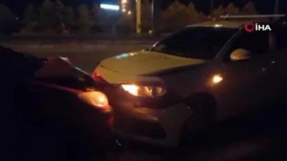 Afyon’da Kontrolden Çıkan Otomobil Radar Denetimi Yapan Polis Aracına Çarptı!