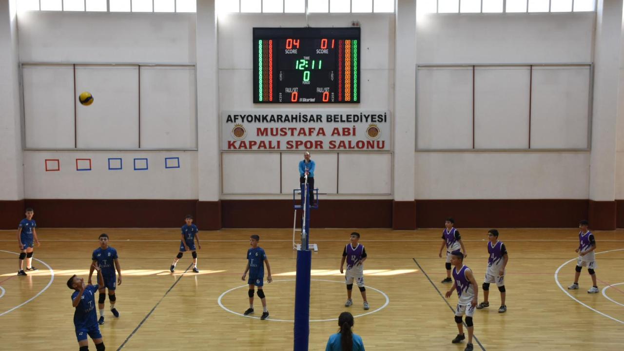 Afyon’da Okul Sporları Voleybol ve Basketbolda Şampiyonlar Belli Oldu!