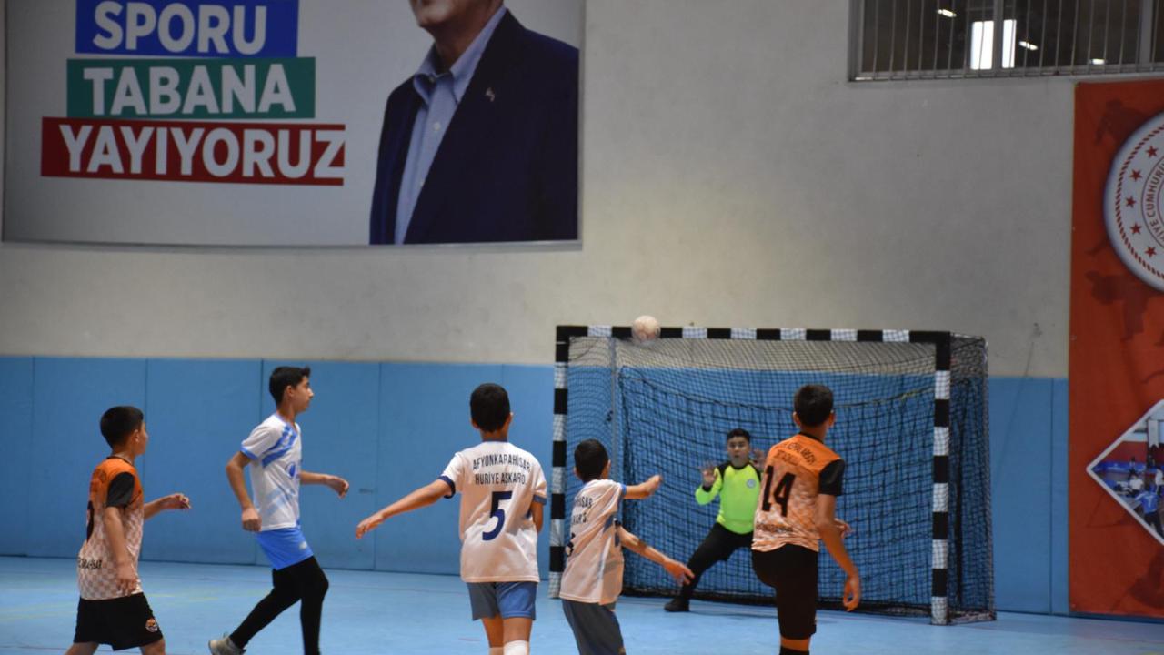 Afyon’da Yıldız Erkekler Hentbol Müsabakaları Tamamlandı