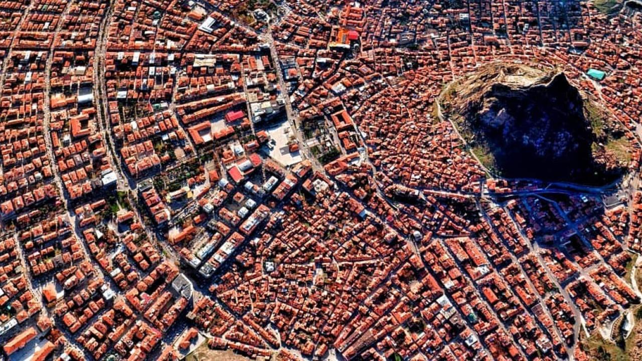 Afyonkarahisar Konut Satışlarında Düşüşe Geçti: Ege Bölgesi&#039;nde Genel Azalma Eğilimi