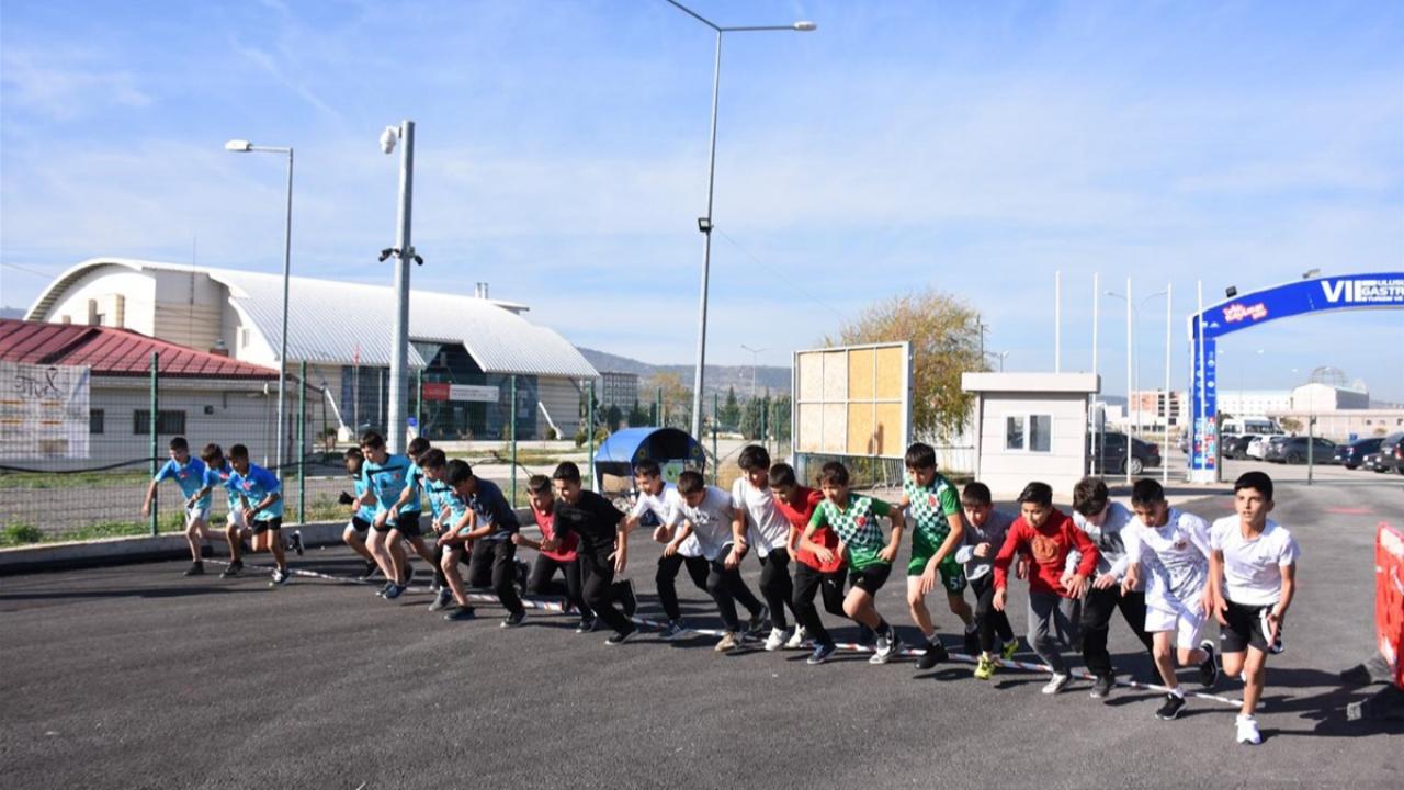 Afyonkarahisar Kros Müsabakaları Nefes Kesti: Genç Atletler Geleceğe Koşuyor!