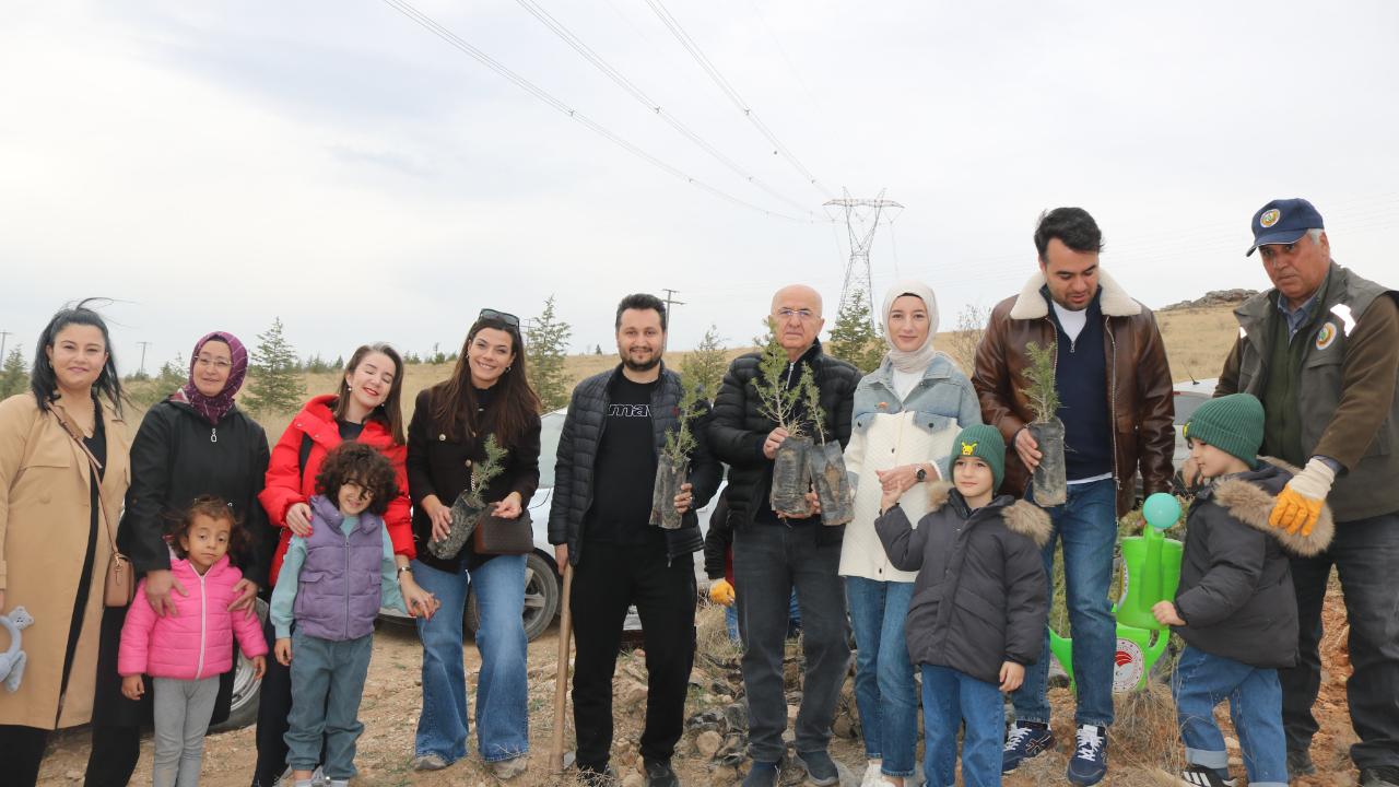 Afyonkarahisar SMMMO&#039;dan Geleceğe Nefes: 400 Fidan Toprakla Buluştu