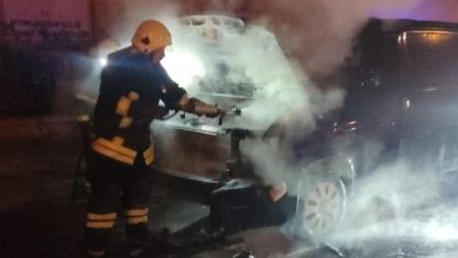 Afyonkarahisar Tarım İl Müdürlüğü Önünde Araç Yangını: Ekipler 2 Dakikada Müdahale Etti