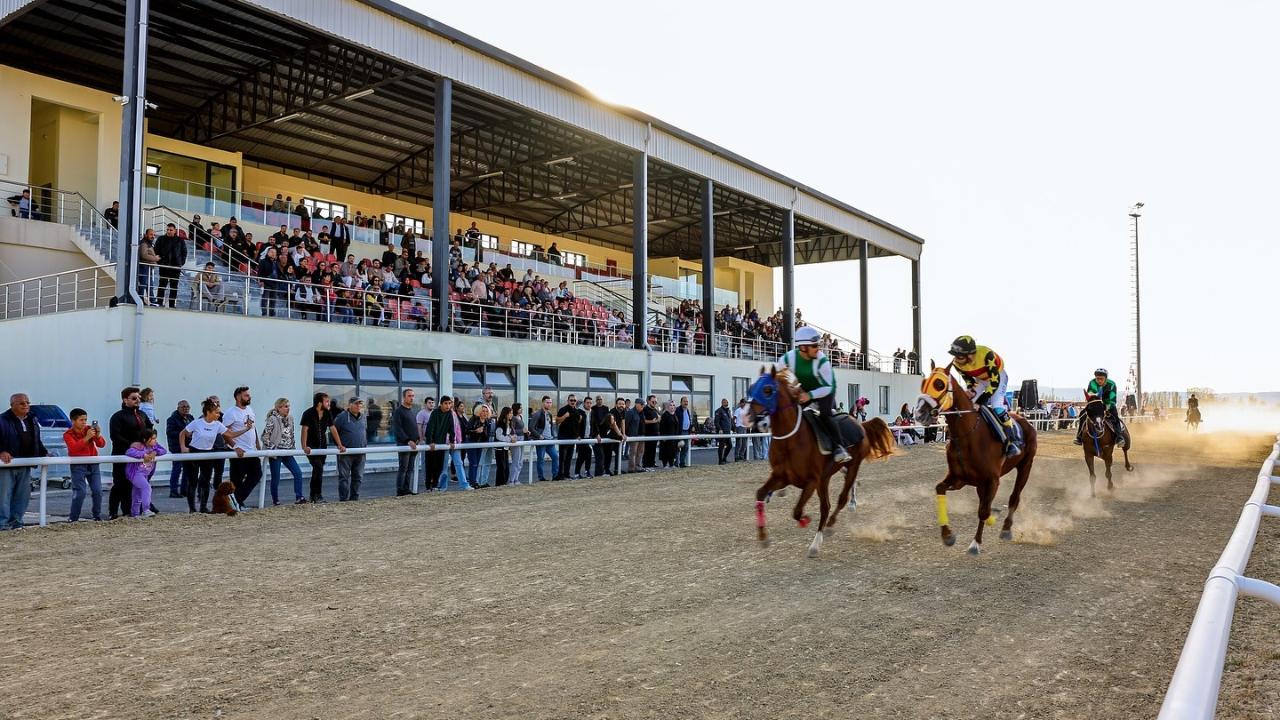 Afyonkarahisar'da Bir İlk: Dört Nal At Yarışları Cumhuriyet Koşusu Tamamlandı