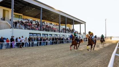 Dört Nal At Yarışları Cumhuriyet Koşusu Tamamlandı