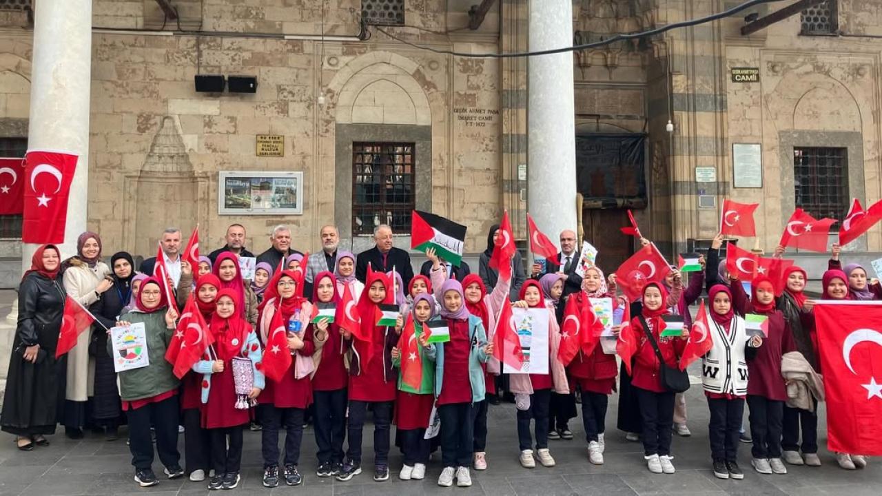 Afyonkarahisar&#039;da &quot;Gazze Yararına Hayır Çarşısı&quot; Açıldı