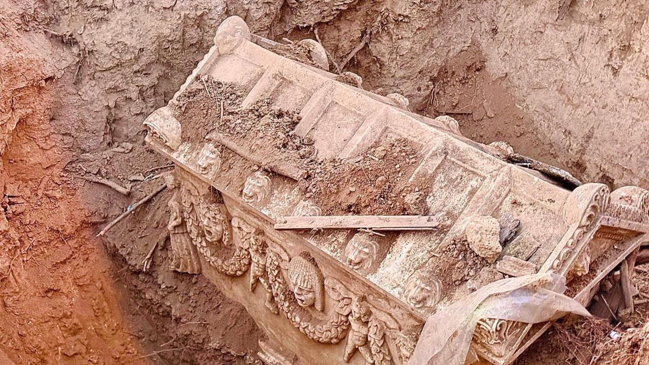 Afyonkarahisar’da Kazıdan Çıkan Lahit Herkesi Şaşırttı!