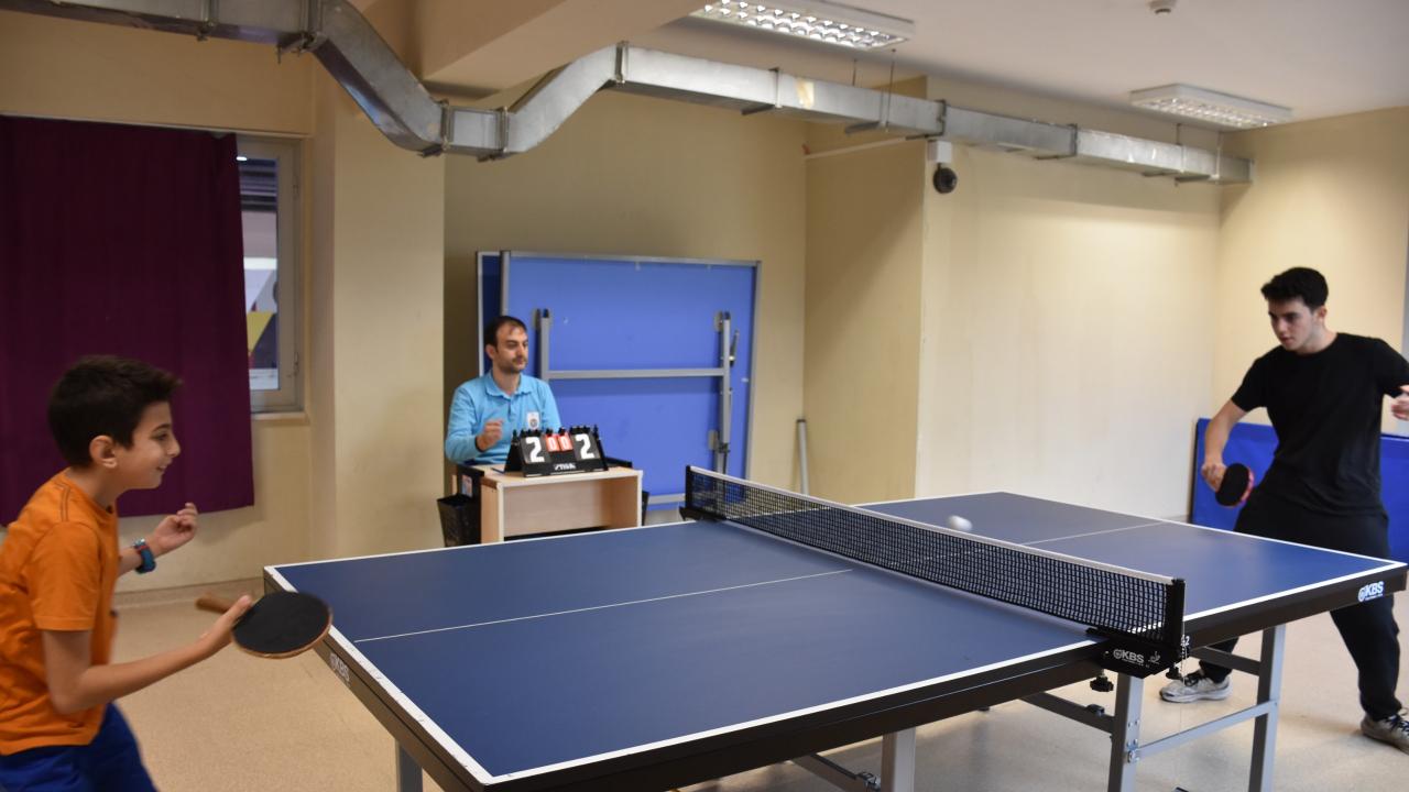 Afyonkarahisar’da Masa Tenisinde Gençler Kıyasıya Yarıştı