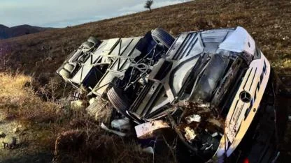 Afyonkarahisar'da Yolcu Otobüsü Devrildi: 2 Ölü, 21 Yaralı