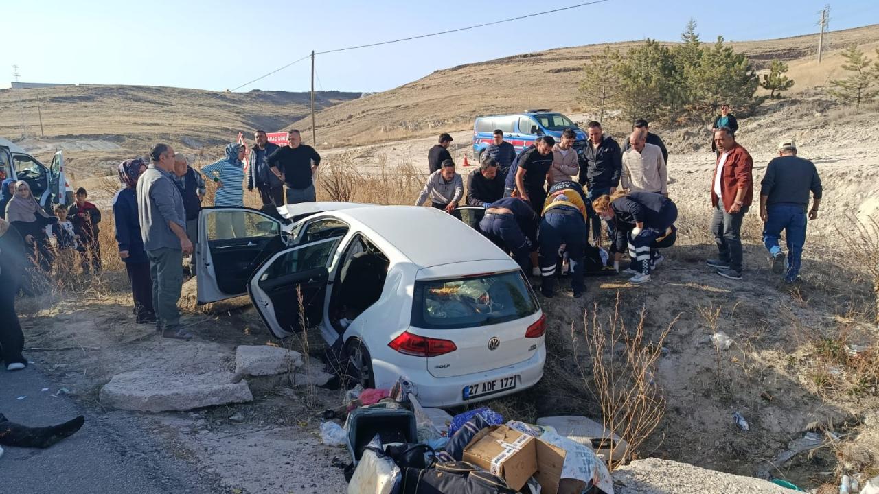 Afyonkarahisar&#039;daki Trafik Kazasında 1 Kişi Öldü, 2 Kişi Yaralandı