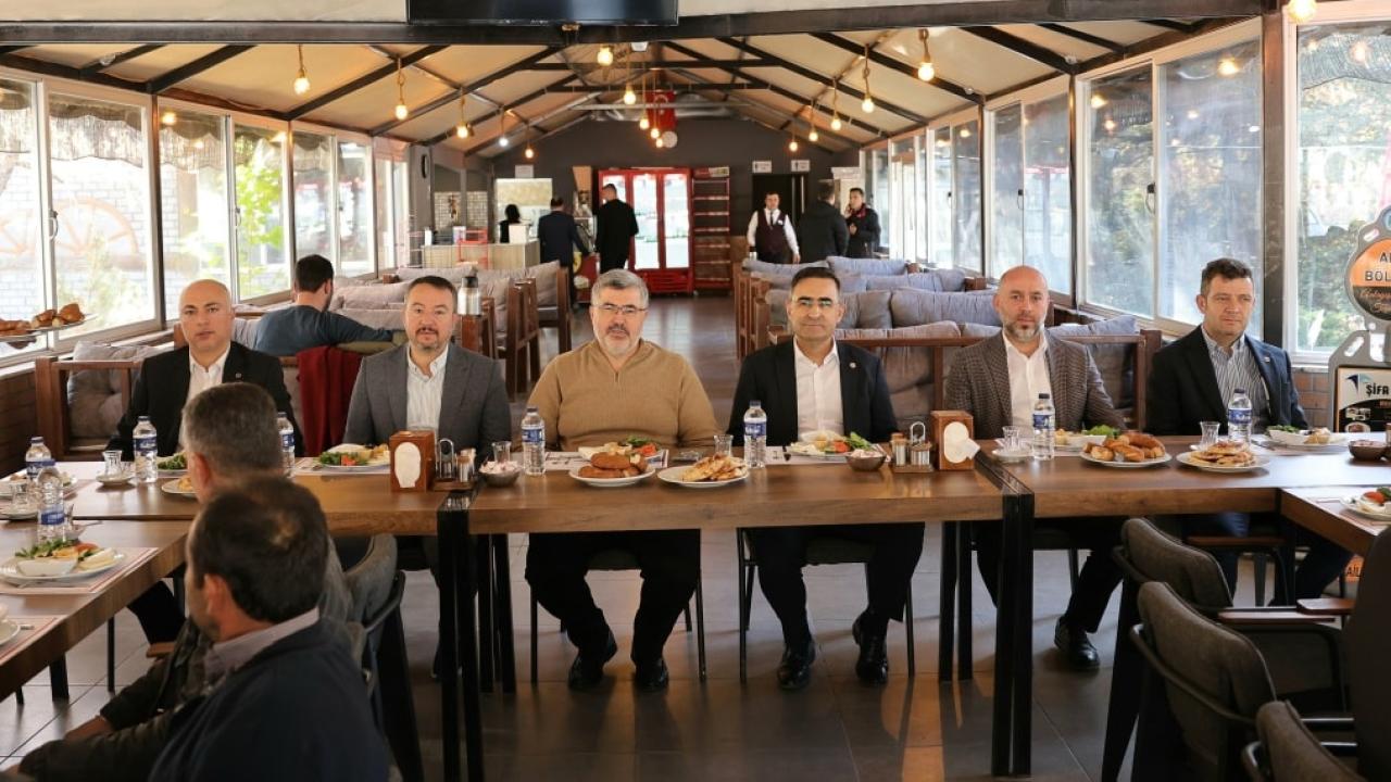 AK Parti Milletvekilleri Sandıklı’da Muhtarlarla Bir Araya Geldi!