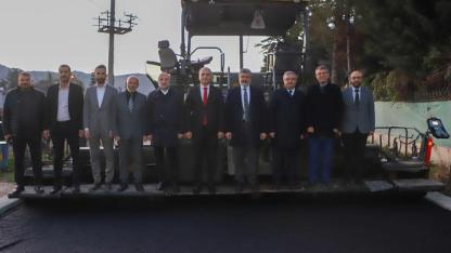 AK Parti Milletvekilleri ve İl Yönetimi Erkmen’de Asfalt Çalışmalarını Denetledi