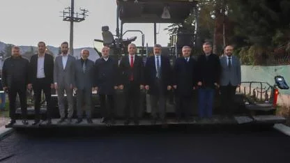 AK Parti Milletvekilleri ve İl Yönetimi Erkmen’de Asfalt Çalışmalarını Denetledi