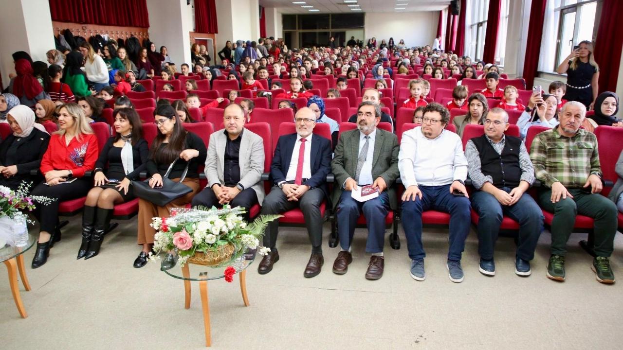 AKÜ Eğitim Fakültesinde “24 Kasım Öğretmenler Günü Programı” Düzenlendi