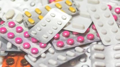 Almanya’da Yapılan Kapsamlı Test Şaşırttı: Popüler Öksürük Şuruplarının Yarısı Etkisiz Çıktı