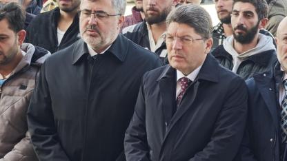 Bakan Tunç Paşa Camii’nde Cuma Namazı Sonrası Cenaze Törenlerine Katıldı