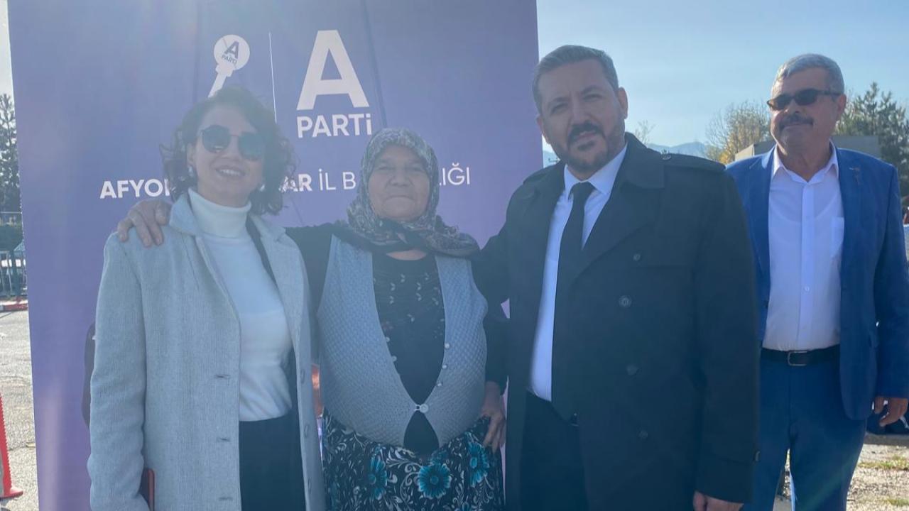 Başkan Aladağ, Pazar Esnafı ve Vatandaşlarla Bir Araya Geldi