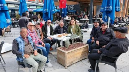 Başkan Köksal, Sosyal Tesislerde Vatandaşlarla Buluştu