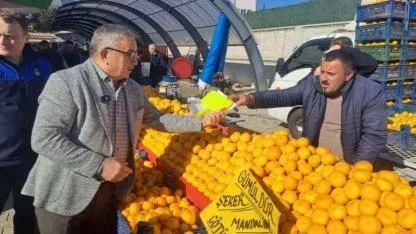 Başkan Özaşkın Pazarcı Esnafına Fiyat Etiketleri Dağıttı