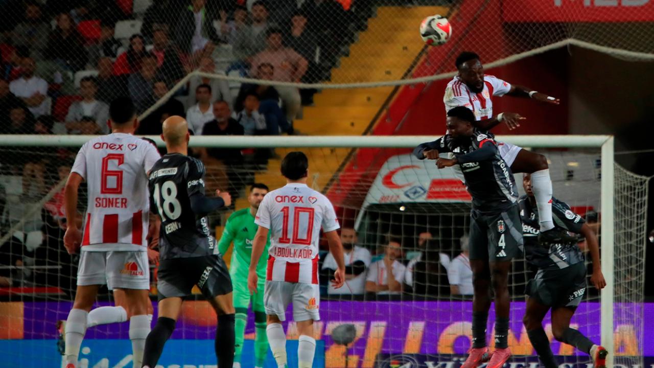 Beşiktaş, Antalyaspor Deplasmanında Farklı Galip: 3-1