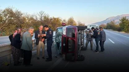 Çay’da Kontrolden Çıkan Araç Bariyerlere Çarpıp Takla Attı