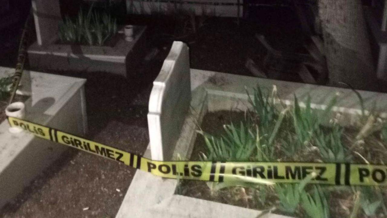 Denizcilik Sektörünün Tanınan İsmi Babasının Mezarlığında Asılı Bulundu