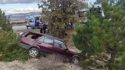 Dinar’da Otomobil Şarampole Devrildi: 4 Kişi Ölümden Döndü!