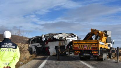 Dinar’da Yolcu Otobüsü Devrildi: Hayatta Kalan Yolcu O Anları Anlattı!