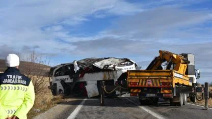 Dinar’da Yolcu Otobüsü Devrildi: Hayatta Kalan Yolcu O Anları Anlattı!