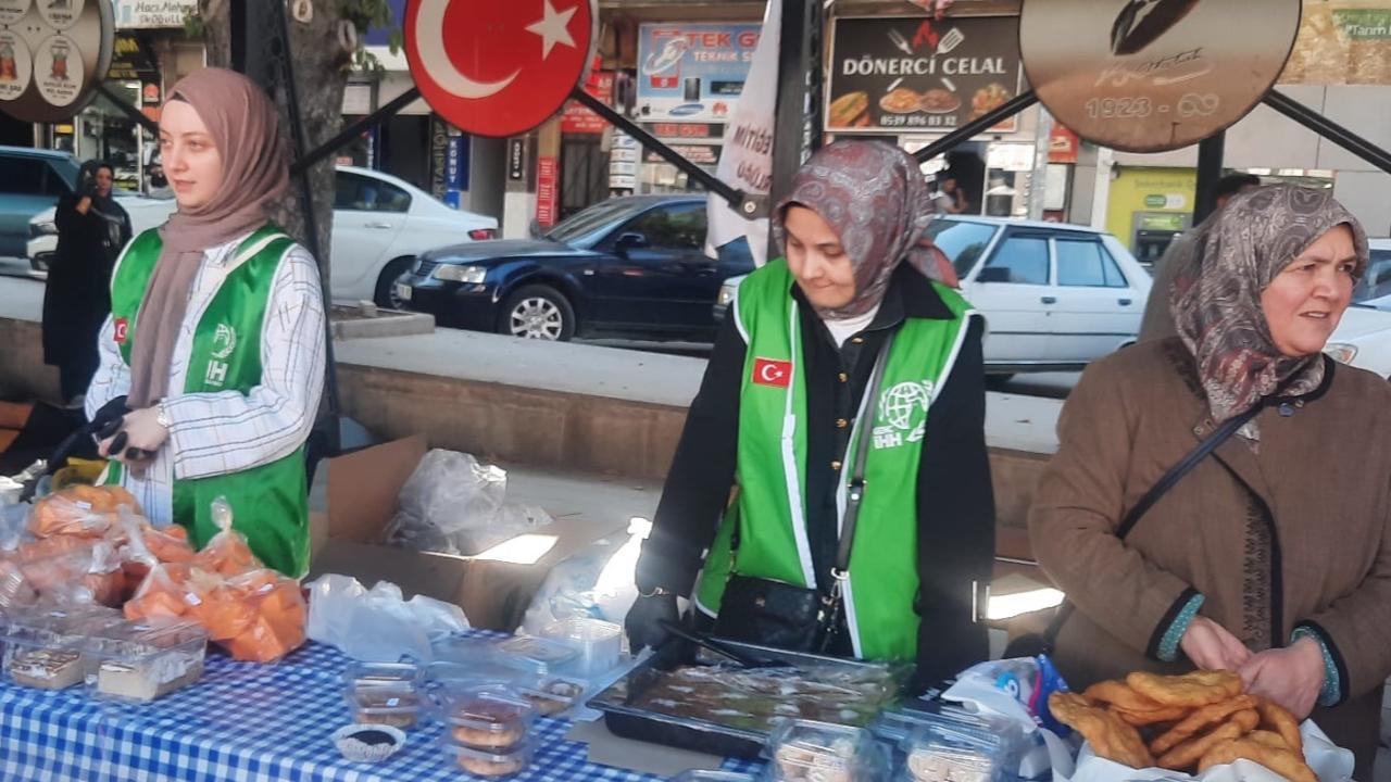 Dinar’dan Gazze’ye Destek: Hayır Çarşısı Büyük İlgi Gördü