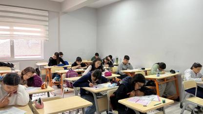 Emirdağ Belediyesi Gençlik Merkezi’nde Türkiye Geneli Deneme Sınavı Gerçekleştirildi