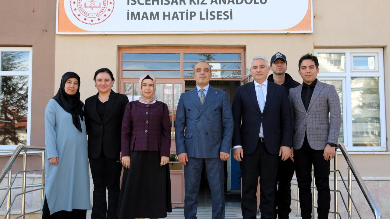 Emniyet Müdürü Erol’dan Şehit Eşine Öğretmenler Günü Ziyareti