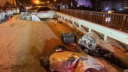 Feci Kazada Otomobilin Motoru Yerinden Fırladı, Sürücü Ağır Yaralı!