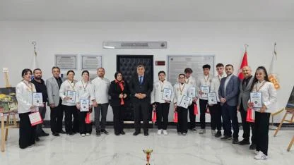 Genç Şeflerden Uluslararası Zafer: Madalyalarla Yurda Döndüler