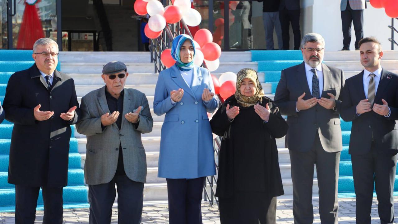 İscehisar’da Çakmak Ailesinin Bağışıyla Yapılan İlkokul Hizmete Açıldı