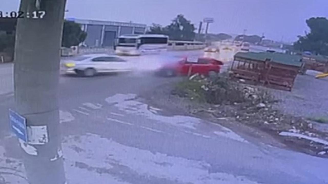 İzmir’de Feci Kaza: 2 Kişi Hayatını Kaybetti, 4 Yaralı