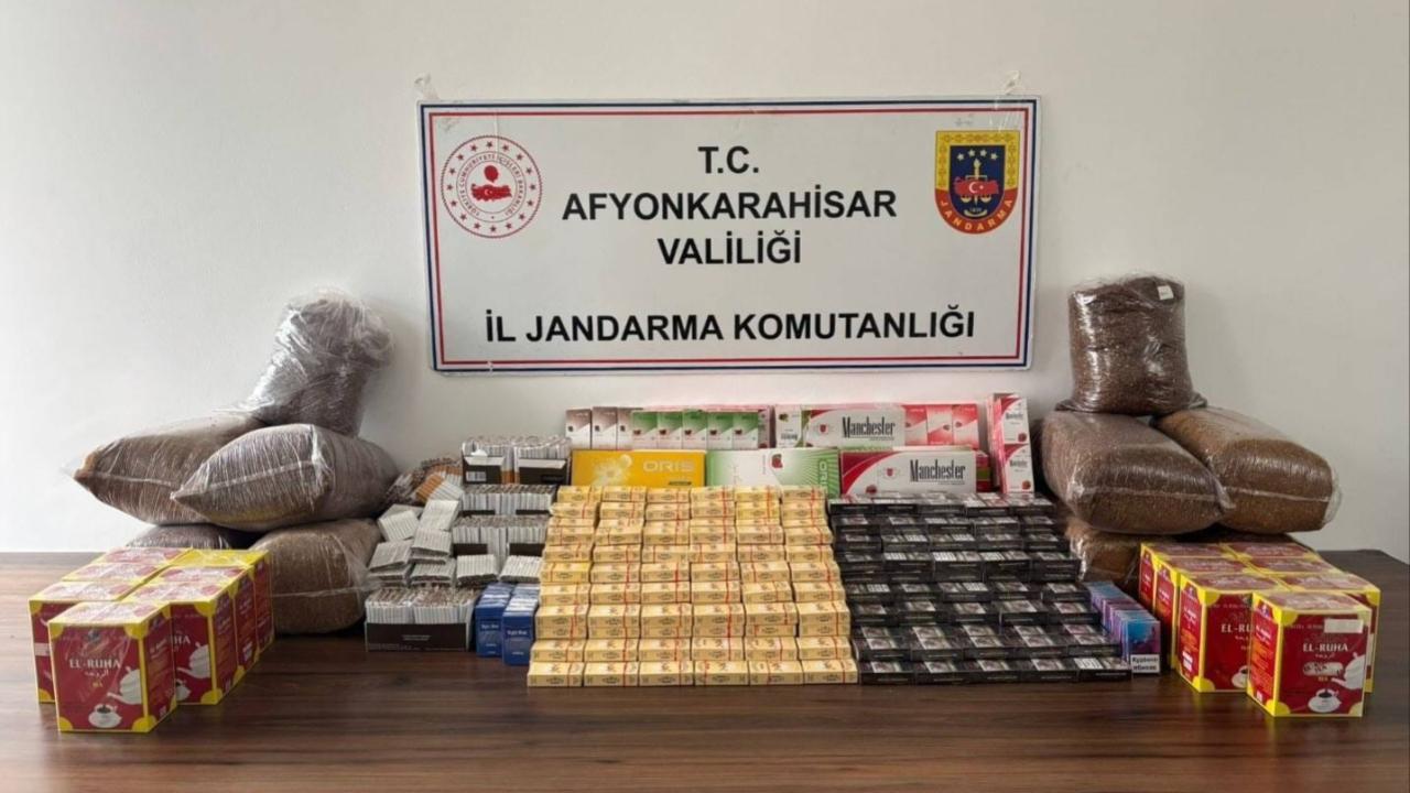 Jandarma Afyon’da Kaçak Ürün Yüklü Depoyu Bastı