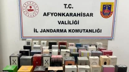 Jandarma Kaçak Erkek ve Kadın Parfümü Ele Geçirdi