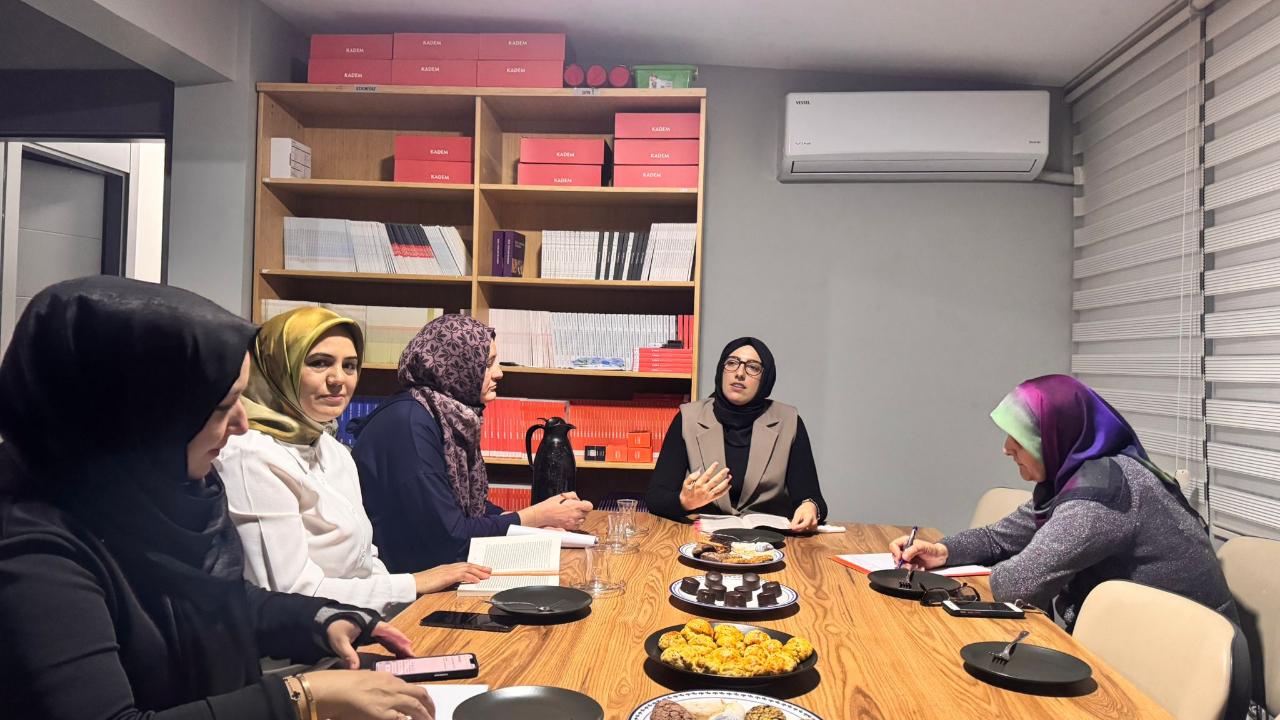 KADEM Afyon’dan Kasım Ayı Kitap Tahlili: “İnsanın Anlam Arayışı” Derinlemesine Ele Alındı