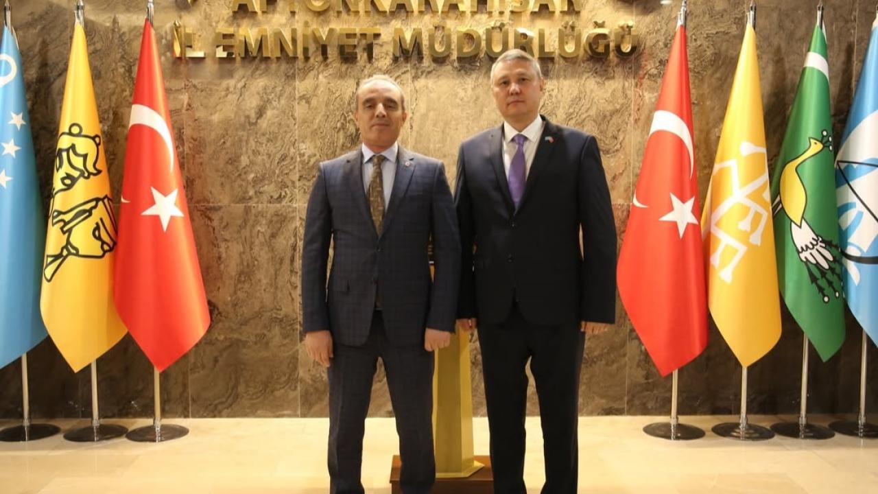Kazakistan İzmir Başkonsolosu Akatayev&#039;den İl Emniyet Müdürü Erol&#039;a Ziyaret