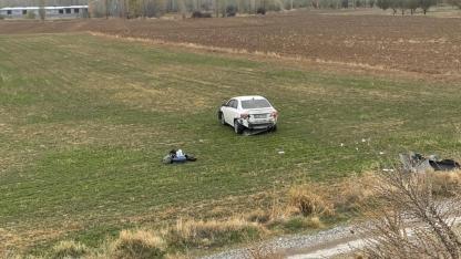 Kontrolden Çıkan Otomobil 2 Metreden Aşağıya Düştü!