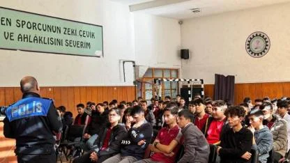 Liselilere Polis Ekiplerinden Bilgilendirme
