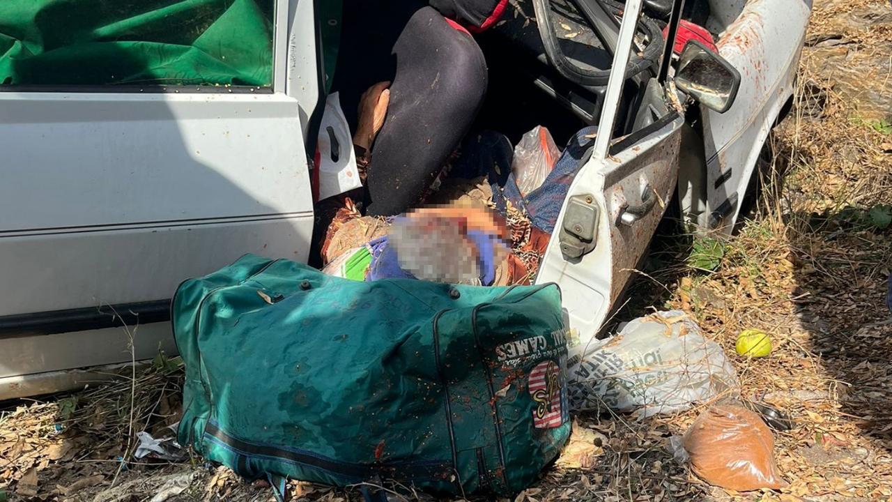 Manisa’da kontrolden çıkan otomobil yoldan çıktı: Sürücü öldü, eşi ağır yaralı