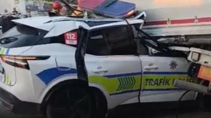 Manisa’da Polis Aracı Park Halindeki Tıra Çarptı! Polis Memuru Şehit Oldu