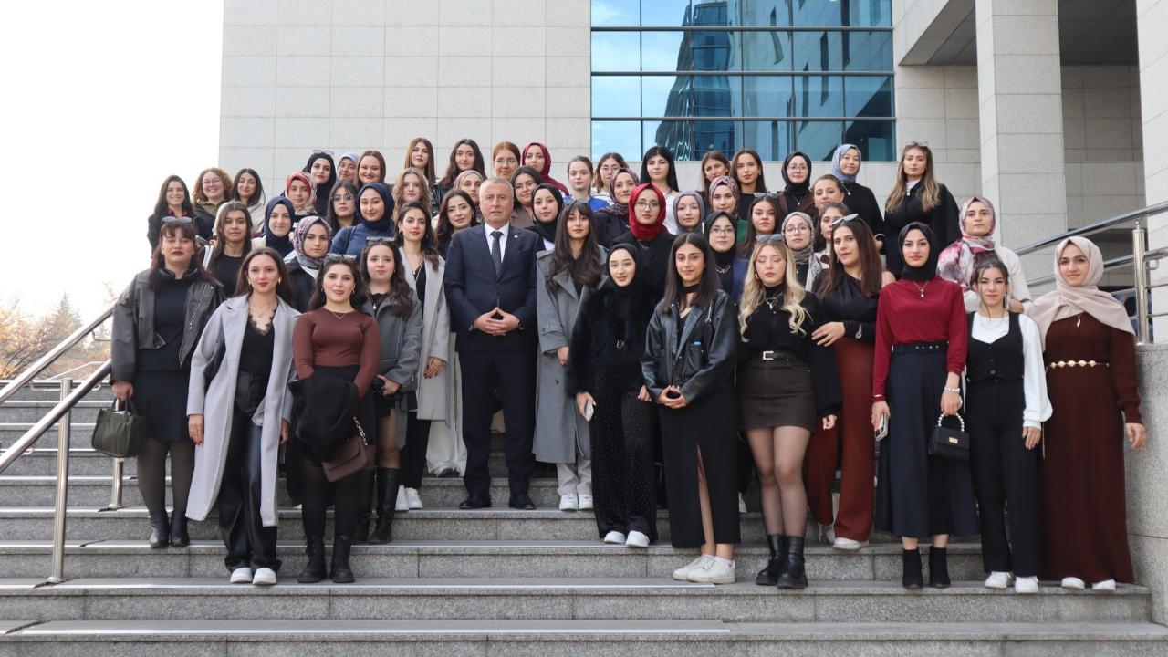 Milletvekili Olgun, AKÜ Çay MYO Öğrencilerini Meclis’te Ağırladı