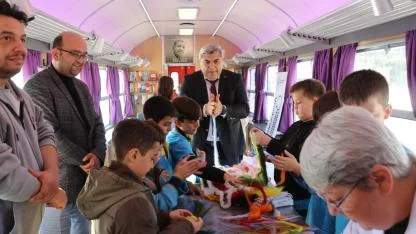 Müdür Sünnetci, Öğrencilerin Öğretmenler Günü İçin Dokuduğu Keçelere Eşlik Etti